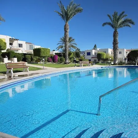 Sunny Coral Bay *