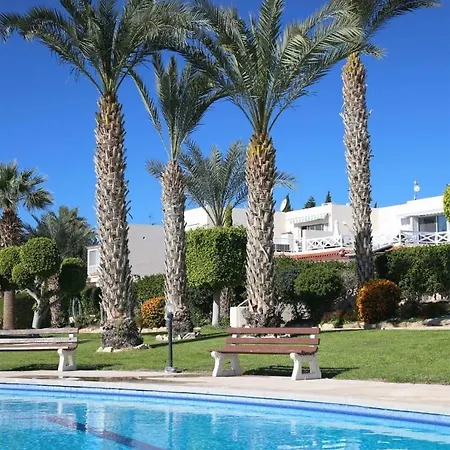 Sunny Coral Bay Apartment