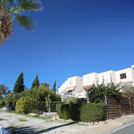 Sunny Coral Bay Apartment